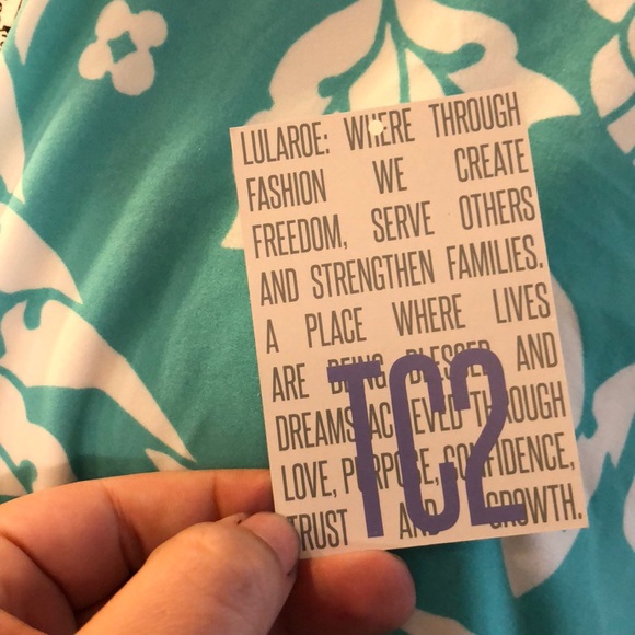 NWT Lularoe Leggings TC2 Flowers Strawberries - Picture 4 of 5